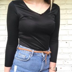 BLACK MIDI-SLEEVE TOP